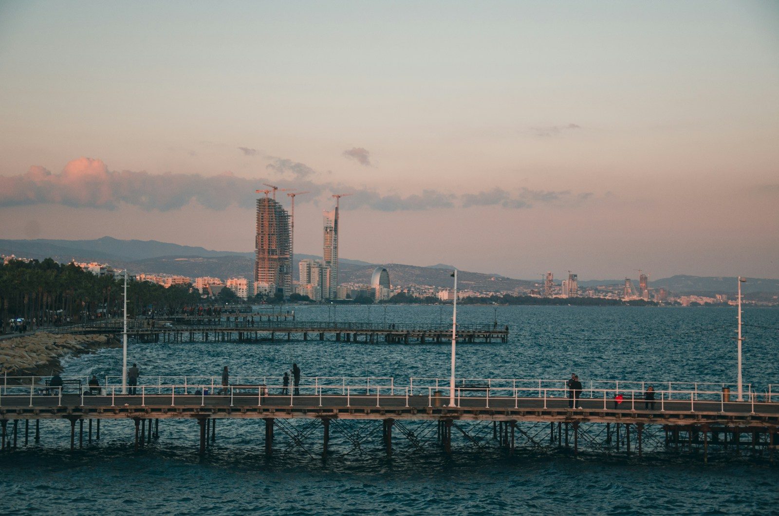 Limassol Videographer vs. DIY: Is Your Smartphone Sabotaging Your Brand?
